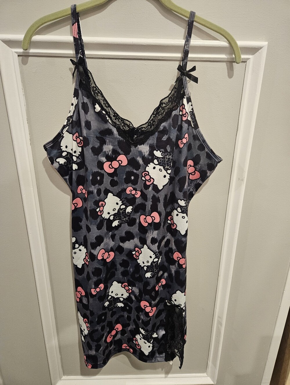 Hello Kitty Gray & Pink Leopard-Print Lace-Trim Slip Size Large